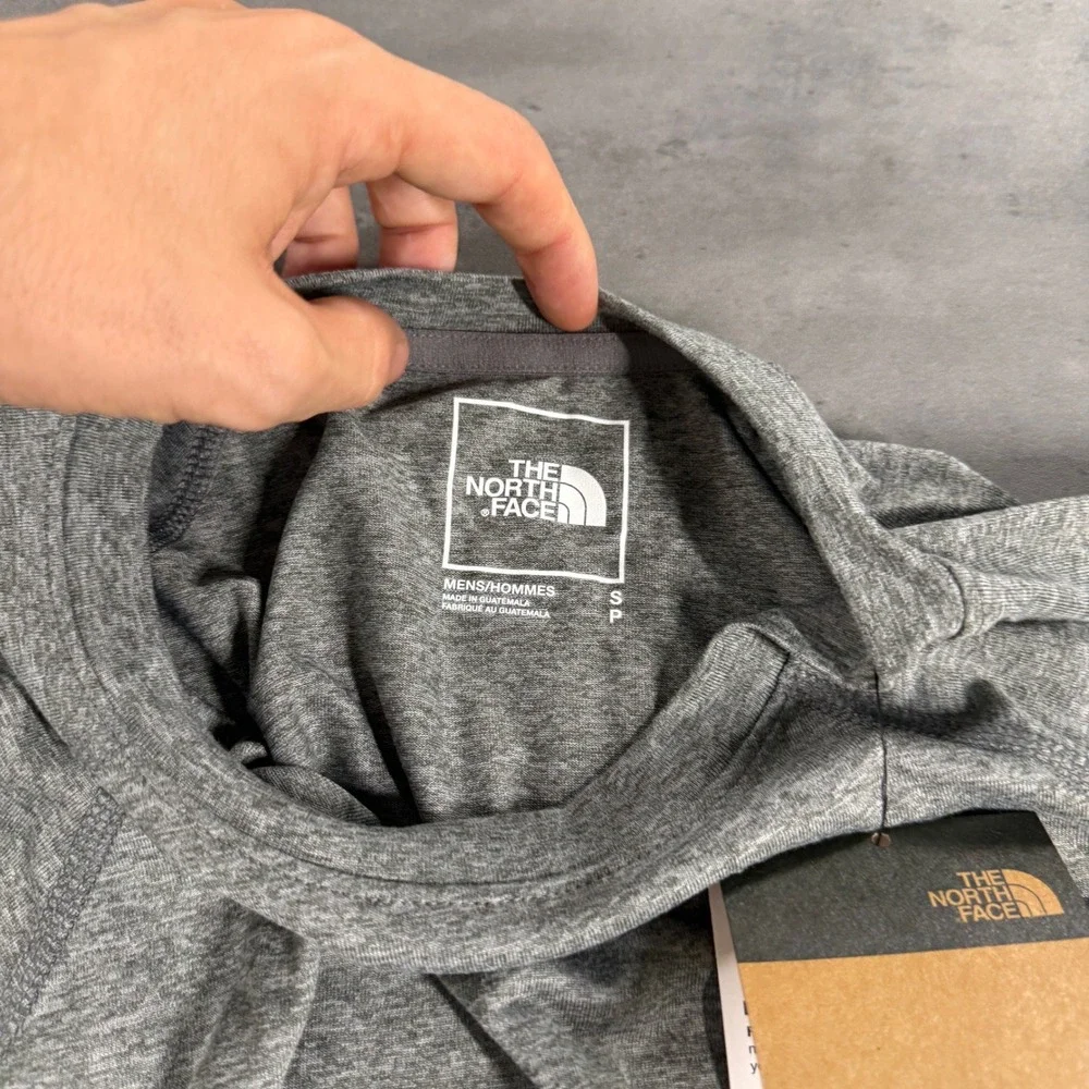 The North Face Breeze Shirt Men Small Grey Long Sleeve FlashDry Gym Hiking Train